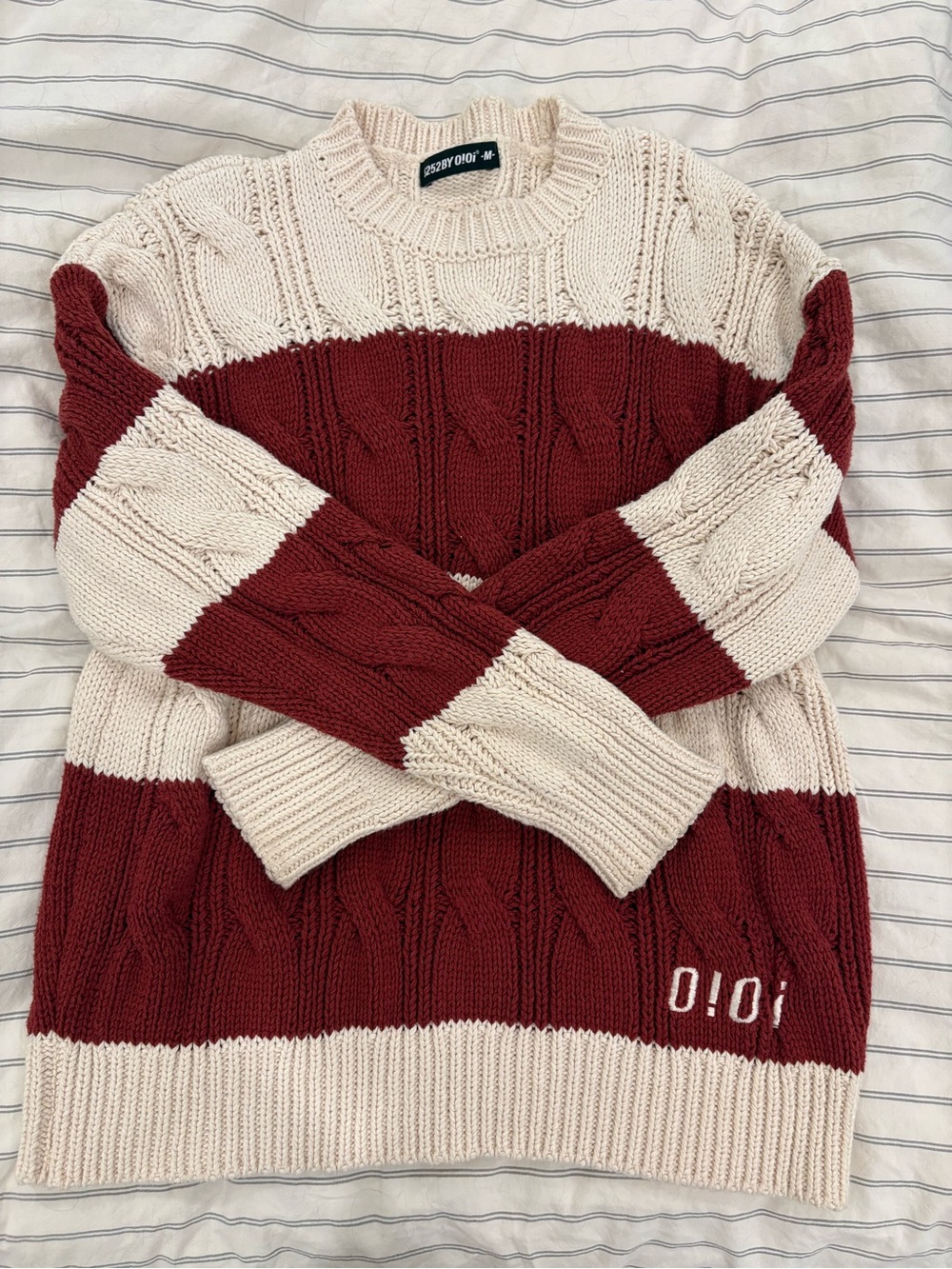 OiOi Cable Knit Crewneck Sweater in Cream & Red